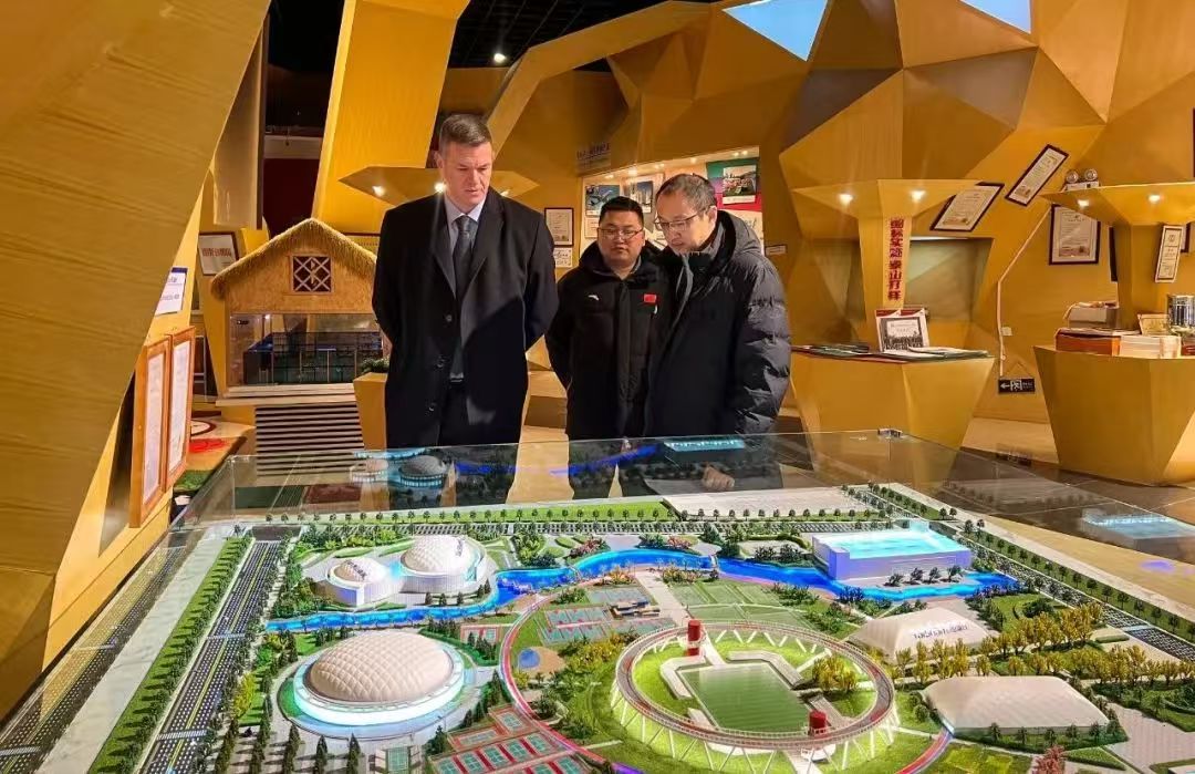 国际柔道联合会副主席卡洛斯·艾力克莅临yl8cc永利体育参观交流